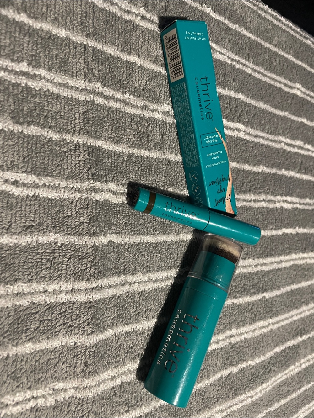 thrive causemetics Teal Brush & Travel Applicator Set